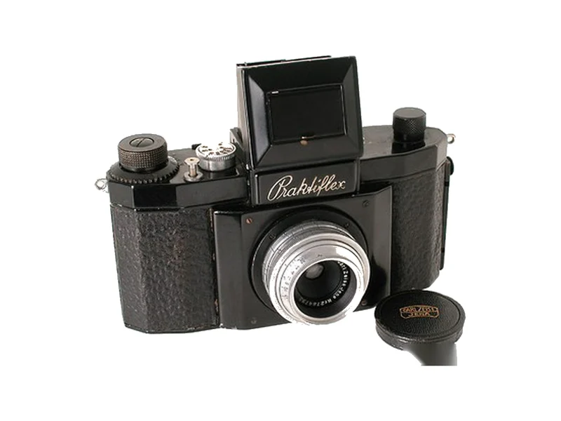 Praktica Praktiflex (1939-1946, black body, black leather)
