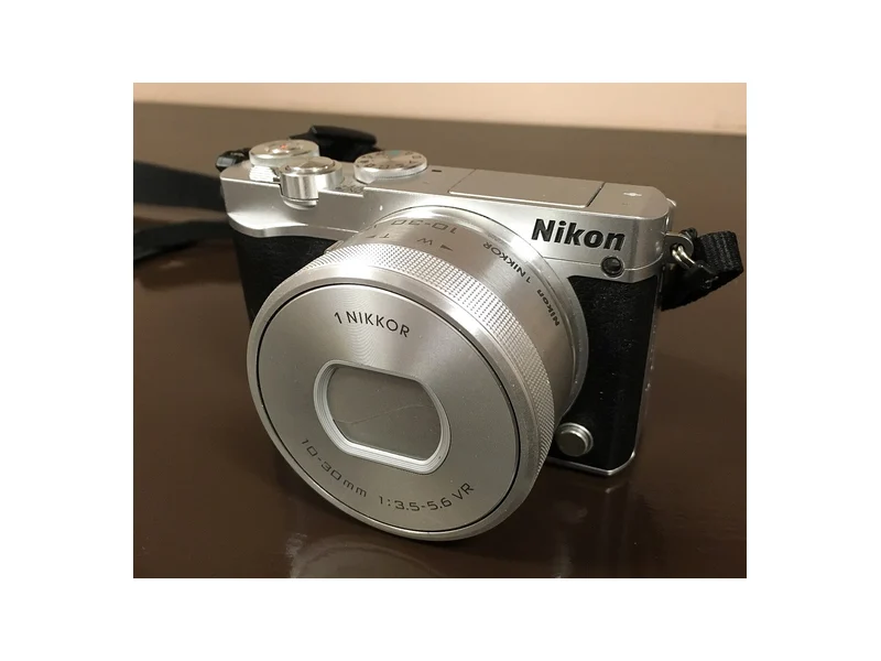 Nikon 1 J5